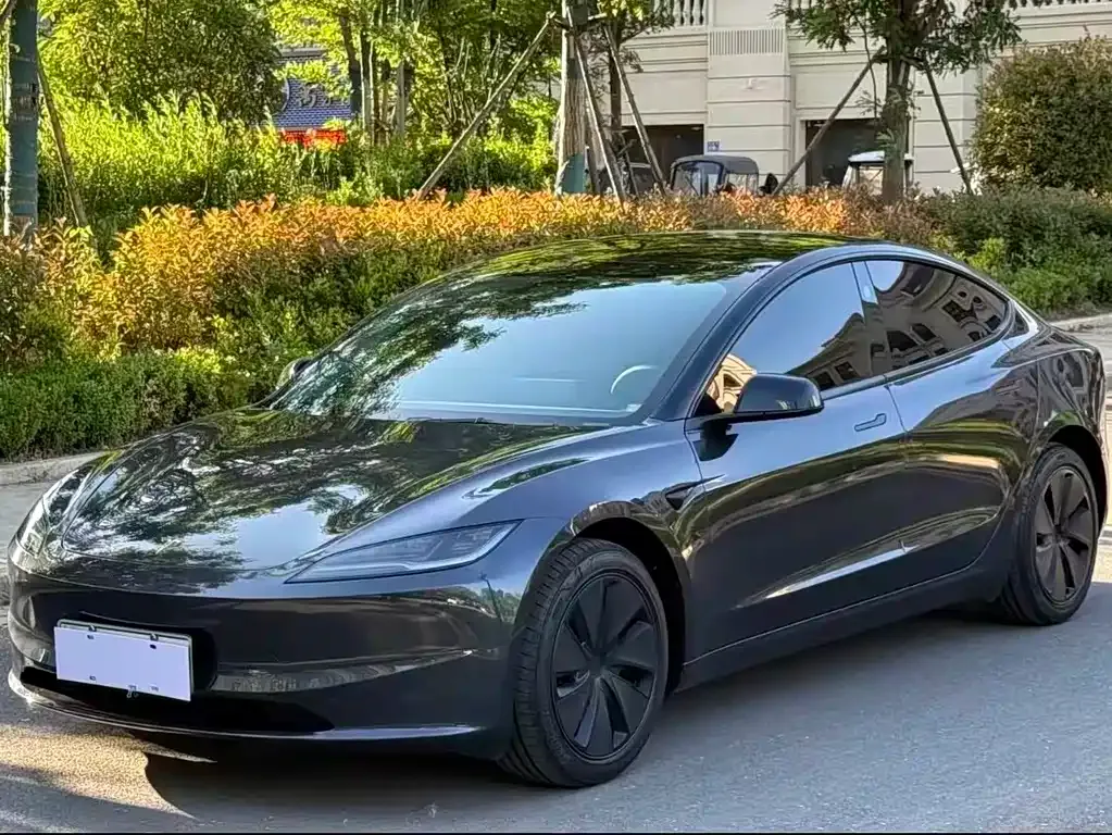 Tesla Model 3 — фото 9