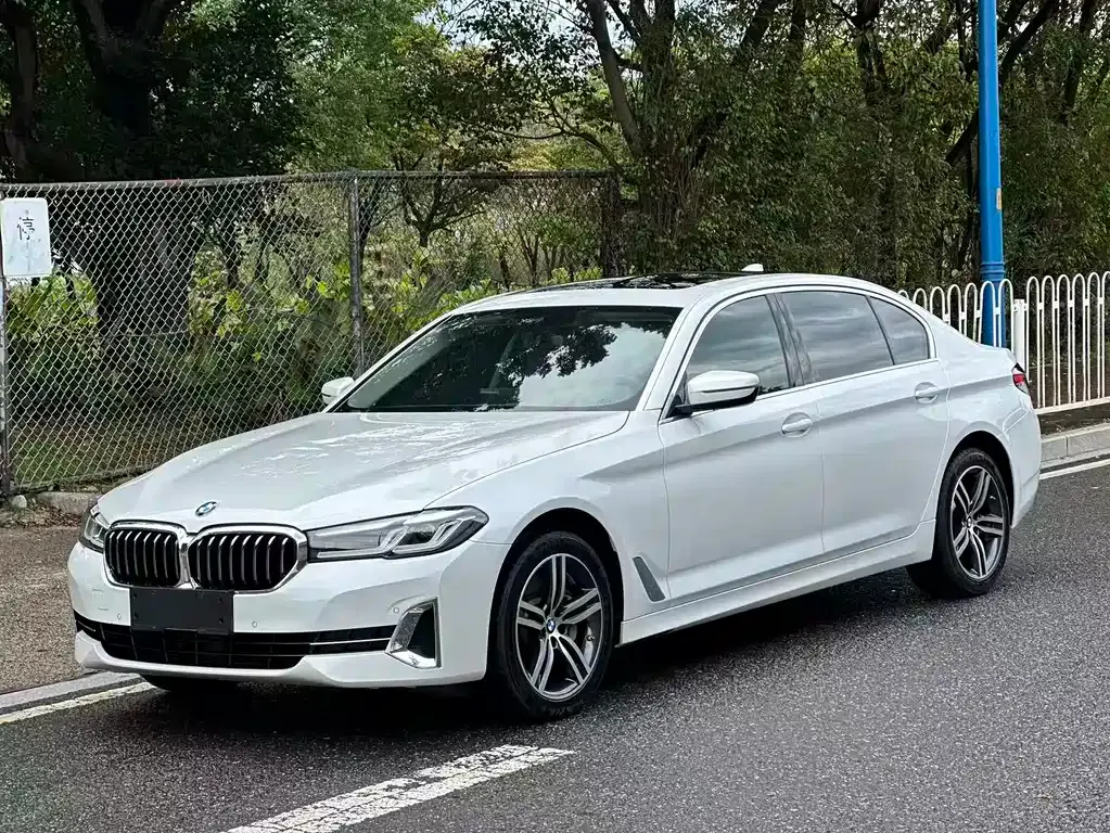 BMW 5 Series — фото 1
