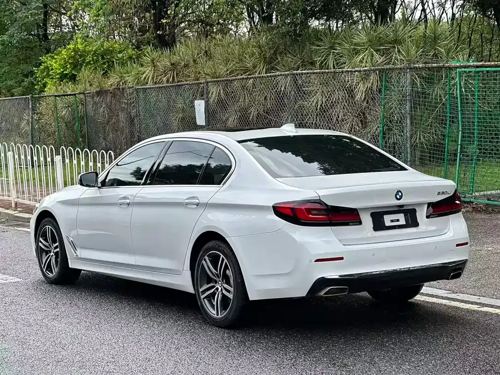 BMW 5 Series — фото 10