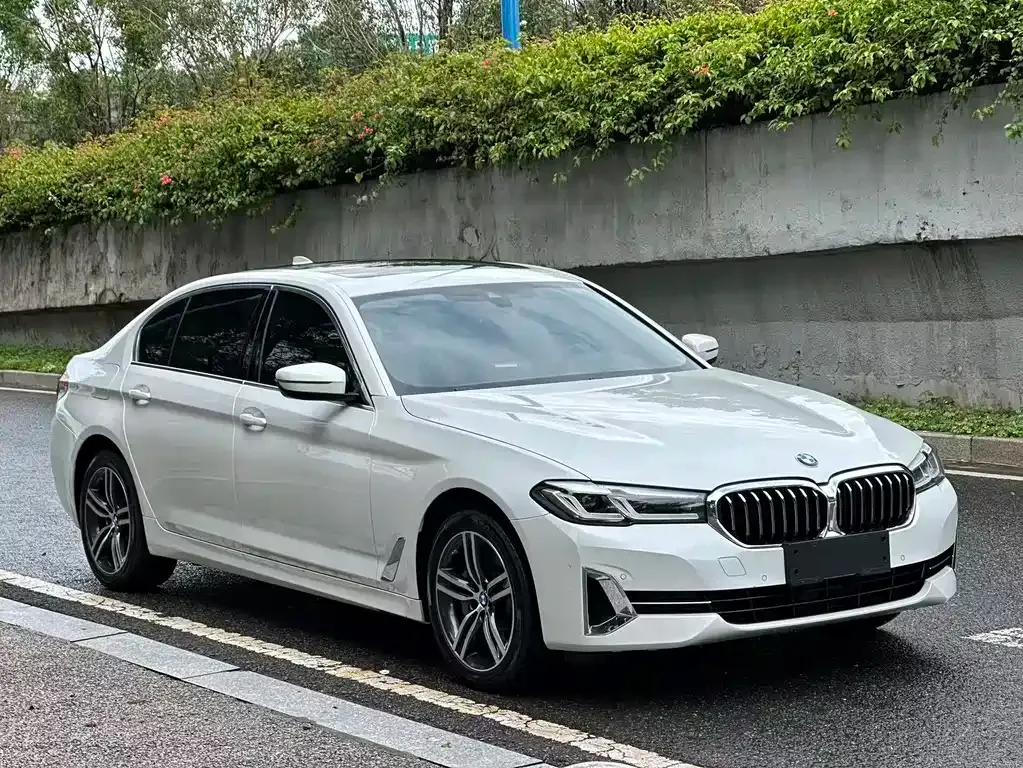 BMW 5 Series — фото 8