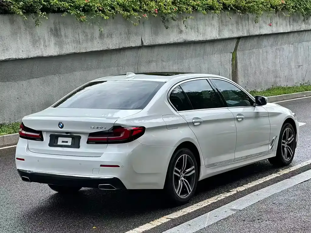 BMW 5 Series — фото 7