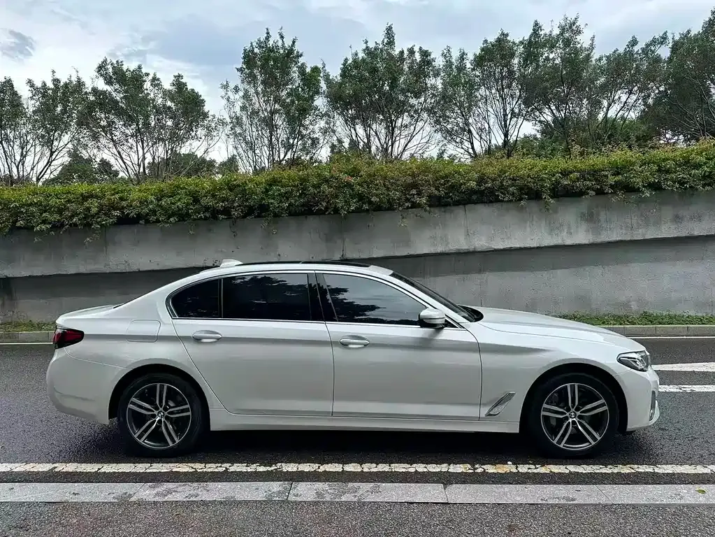 BMW 5 Series — фото 9