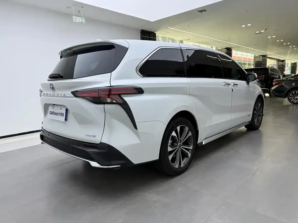 Toyota Granvia 2024 из CN, фото 6