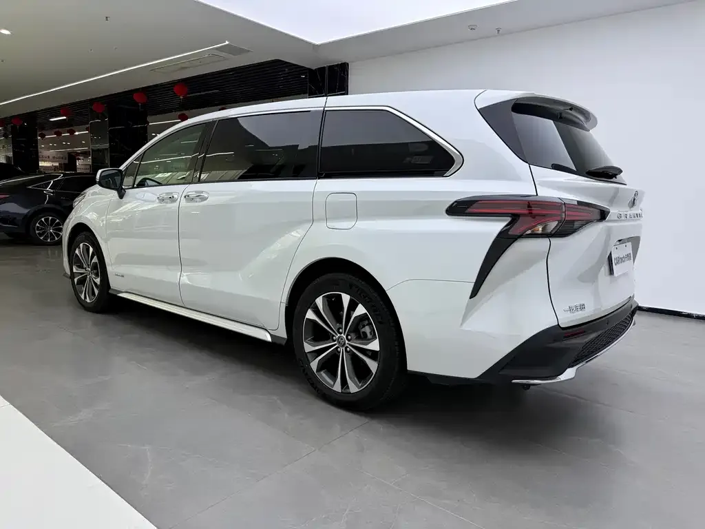 Toyota Granvia 2024 из CN, фото 7