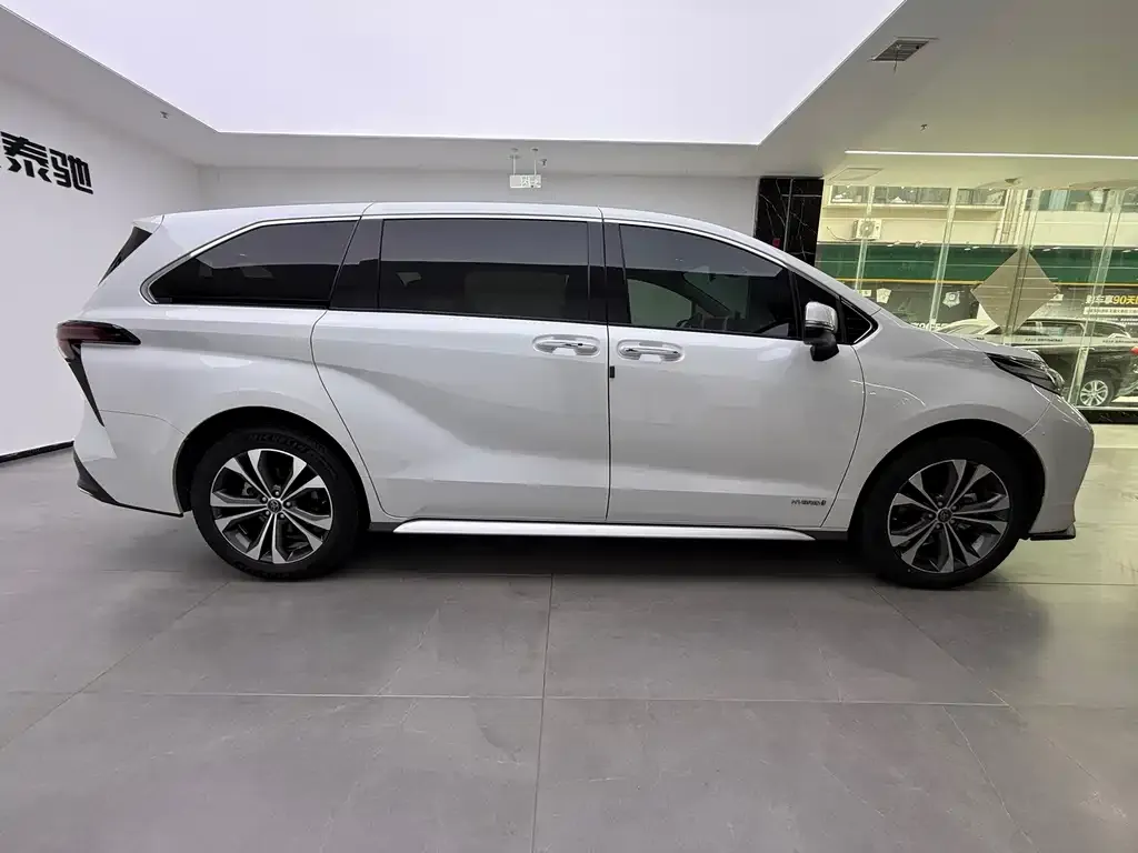 Toyota Granvia 2024 из CN, фото 8