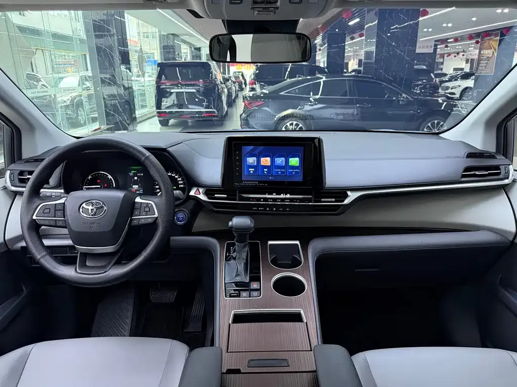 Toyota Granvia 2024 из CN, фото 9