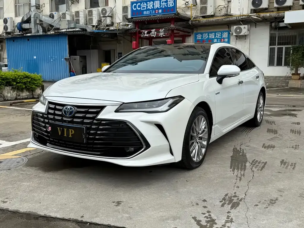 Toyota Avalon — фото 1