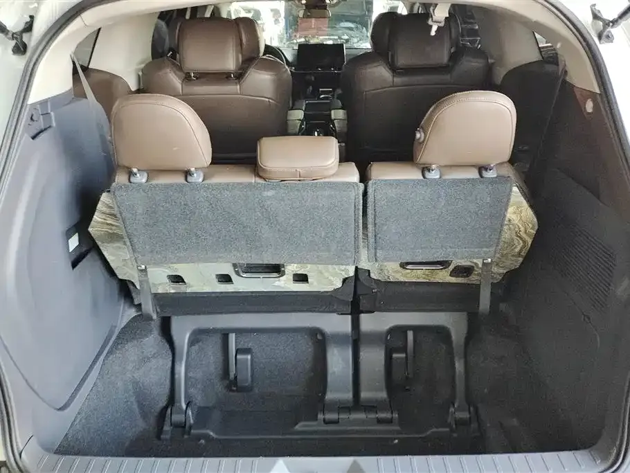 Toyota Sienna — фото 2