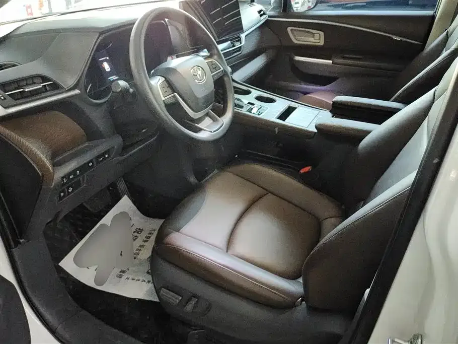 Toyota Sienna — фото 10