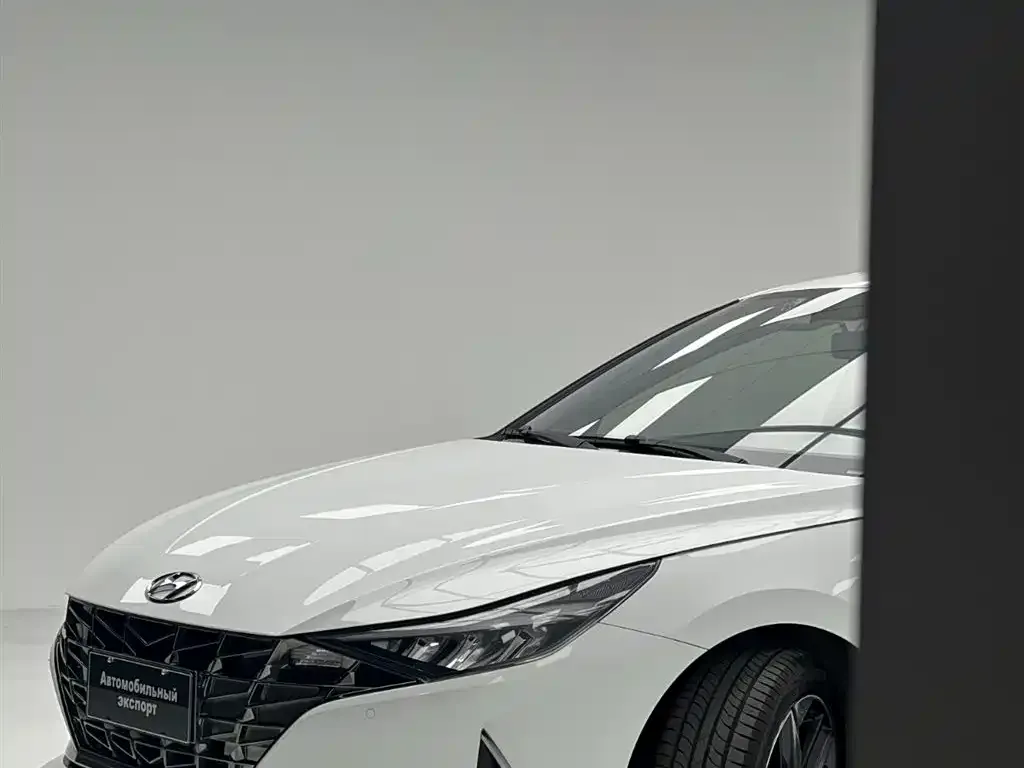 Hyundai Elantra — фото 7