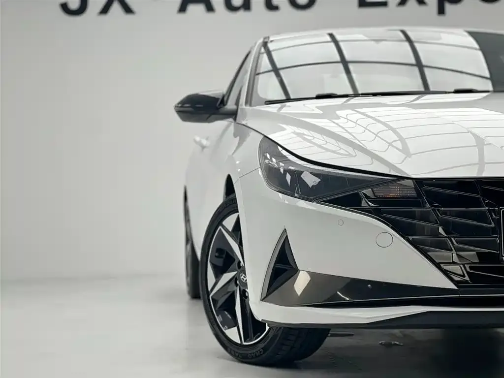 Hyundai Elantra — фото 2