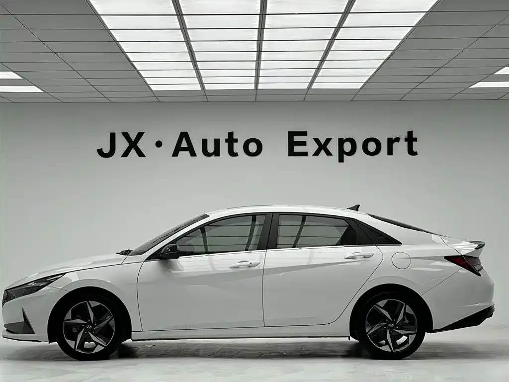 Hyundai Elantra — фото 10