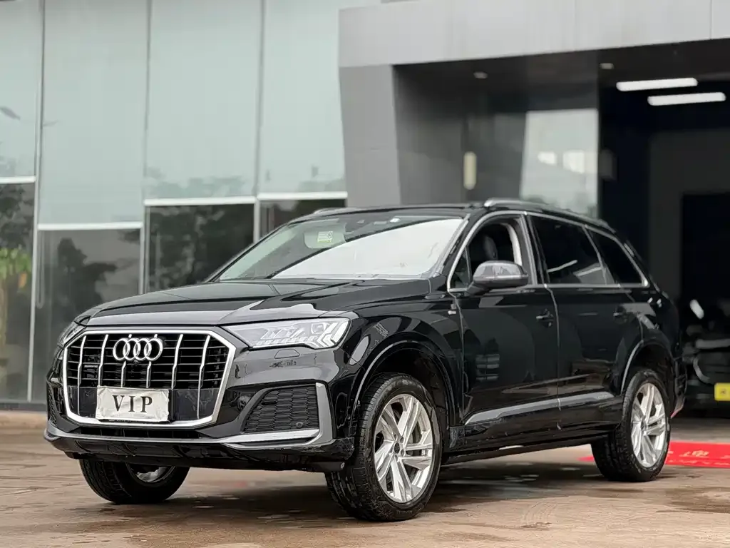 Audi Q7 — фото 1