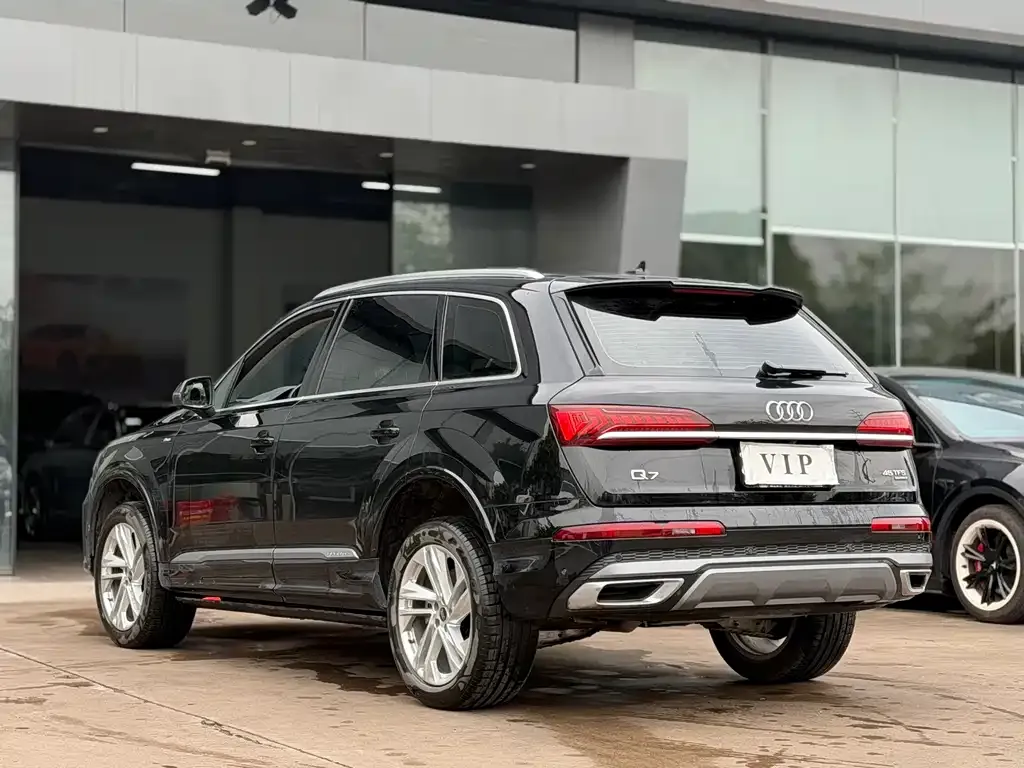 Audi Q7 — фото 7