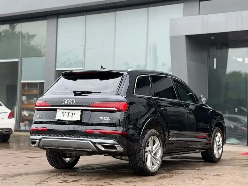 Audi Q7 — фото 8