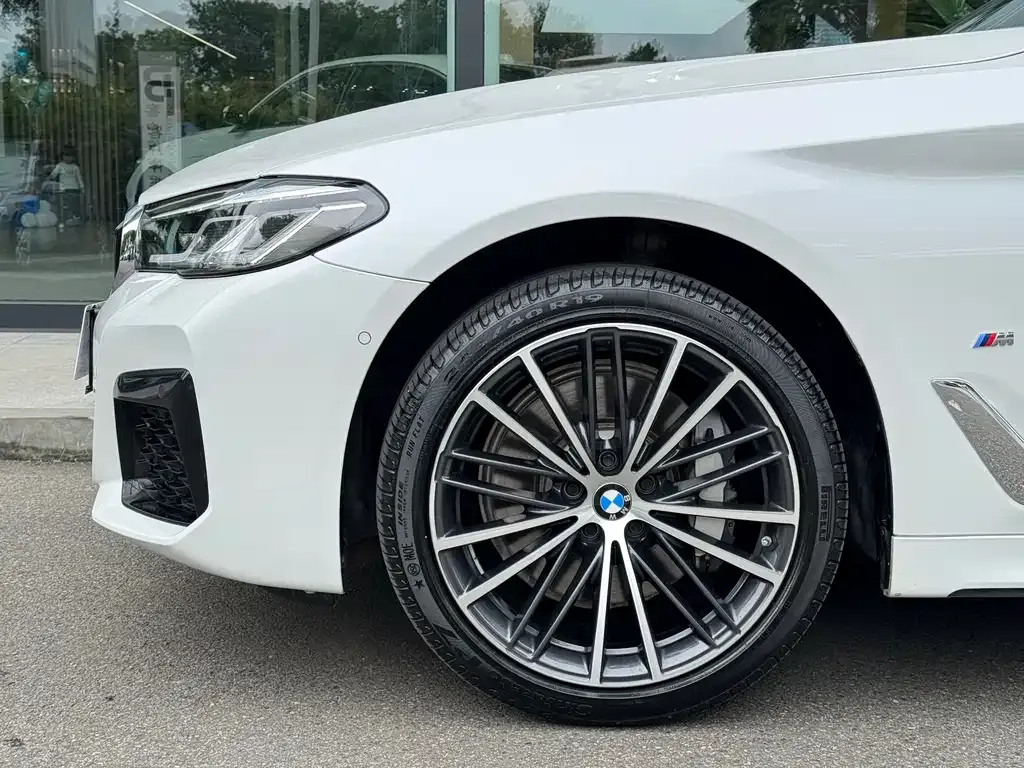 BMW 5 Series — фото 5