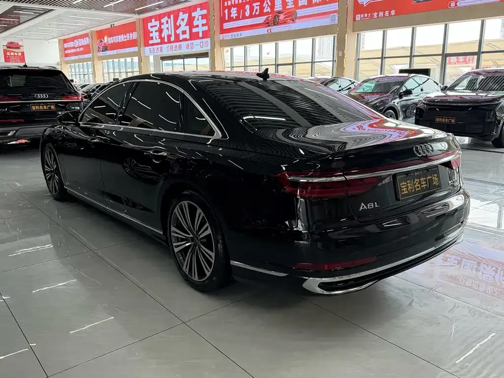 Audi A8 — фото 5