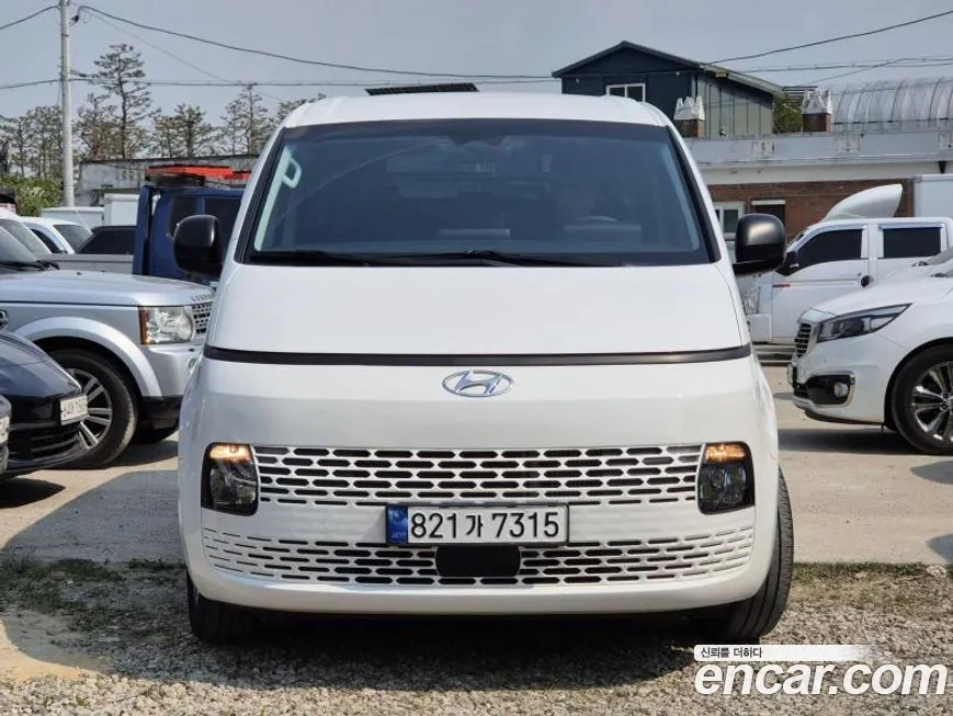 Hyundai Staria
