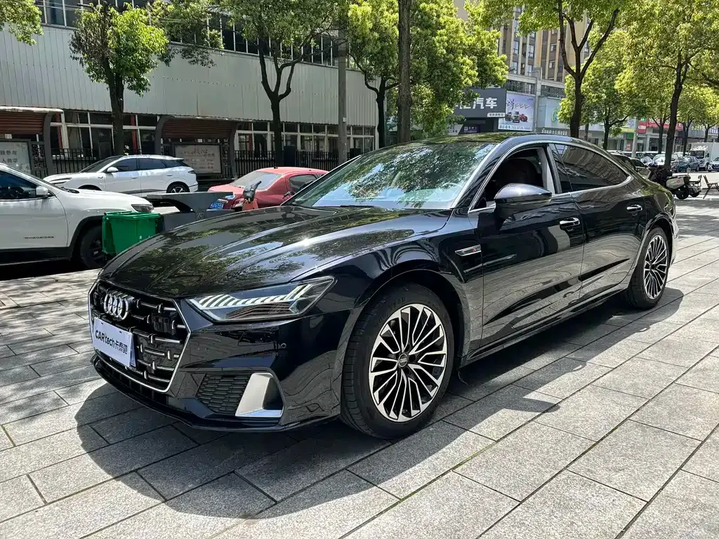 Audi A7L — фото 1