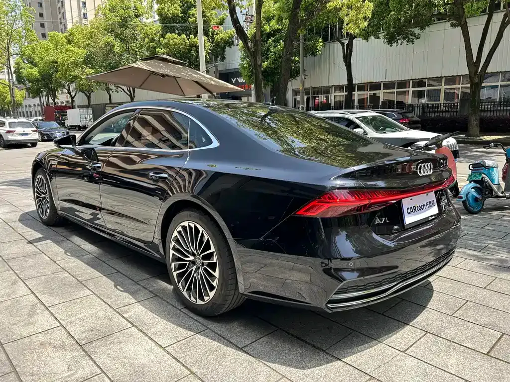 Audi A7L — фото 10