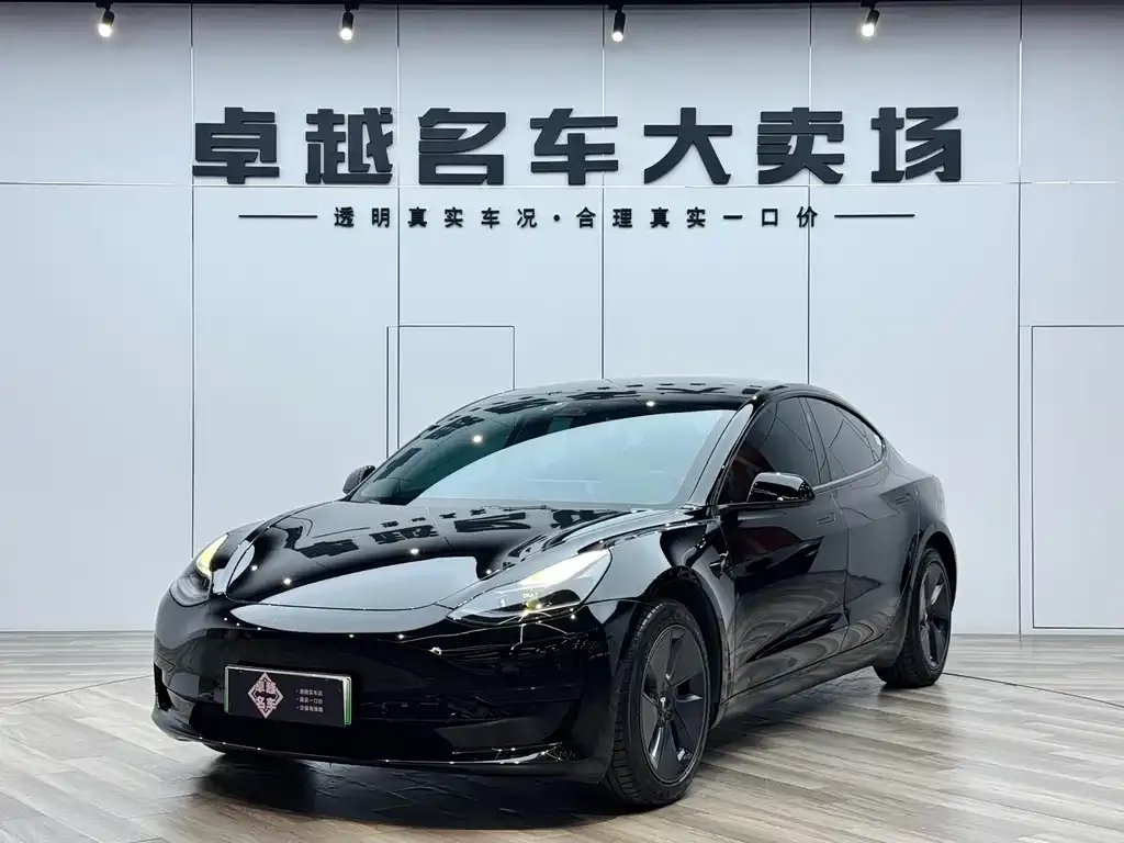 Tesla Model 3 — фото 1
