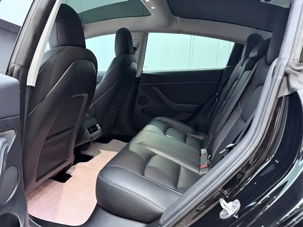 Tesla Model 3 — фото 10