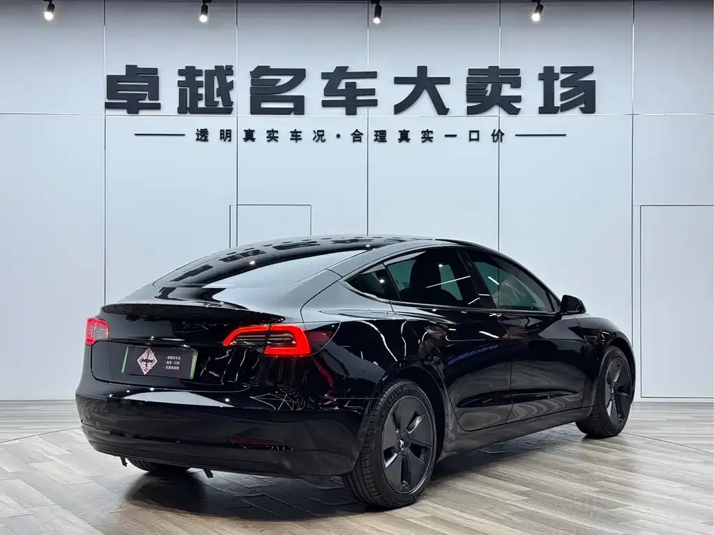 Tesla Model 3 — фото 5