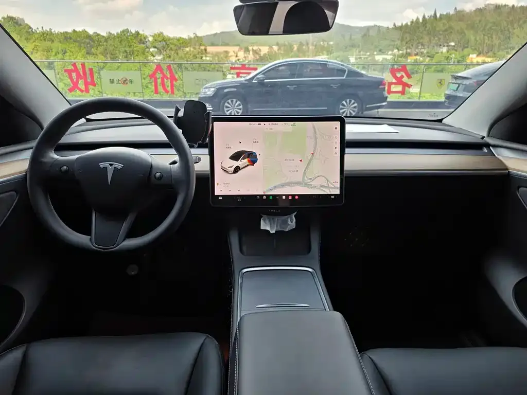 Tesla Model Y — фото 4