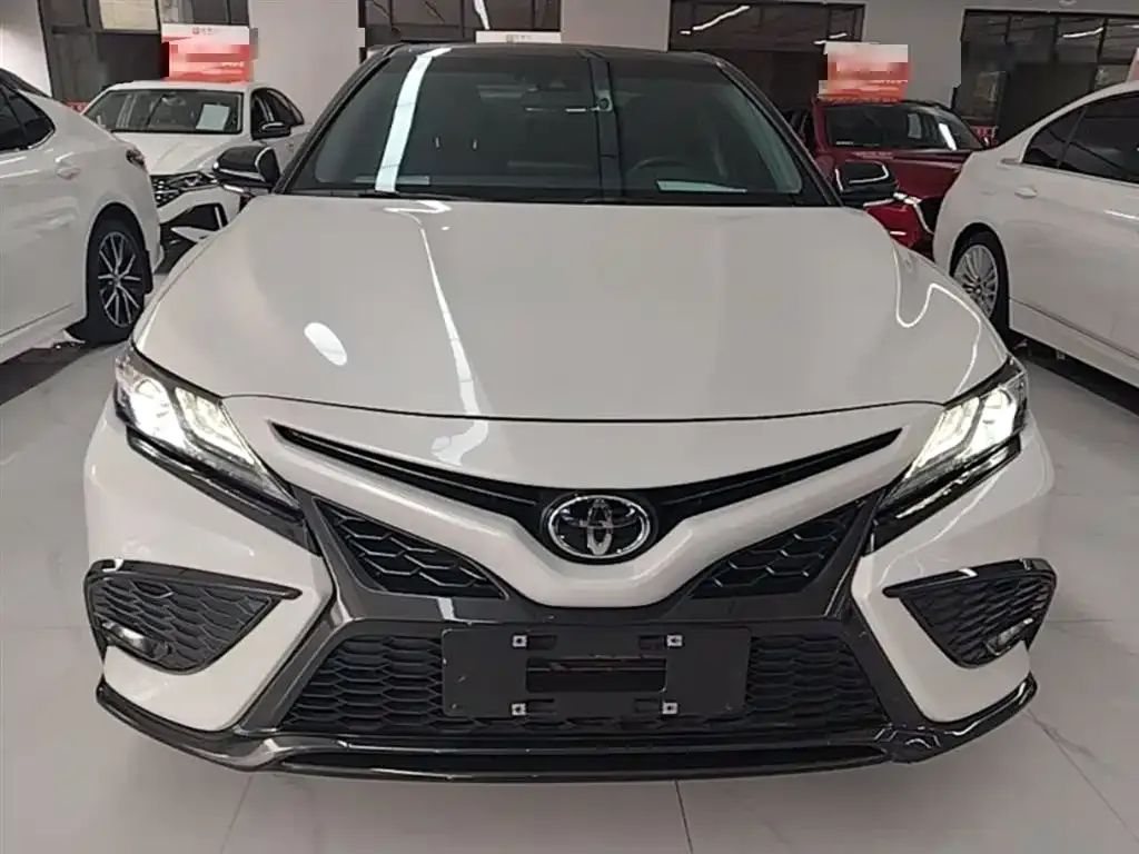 Toyota Camry — фото 5