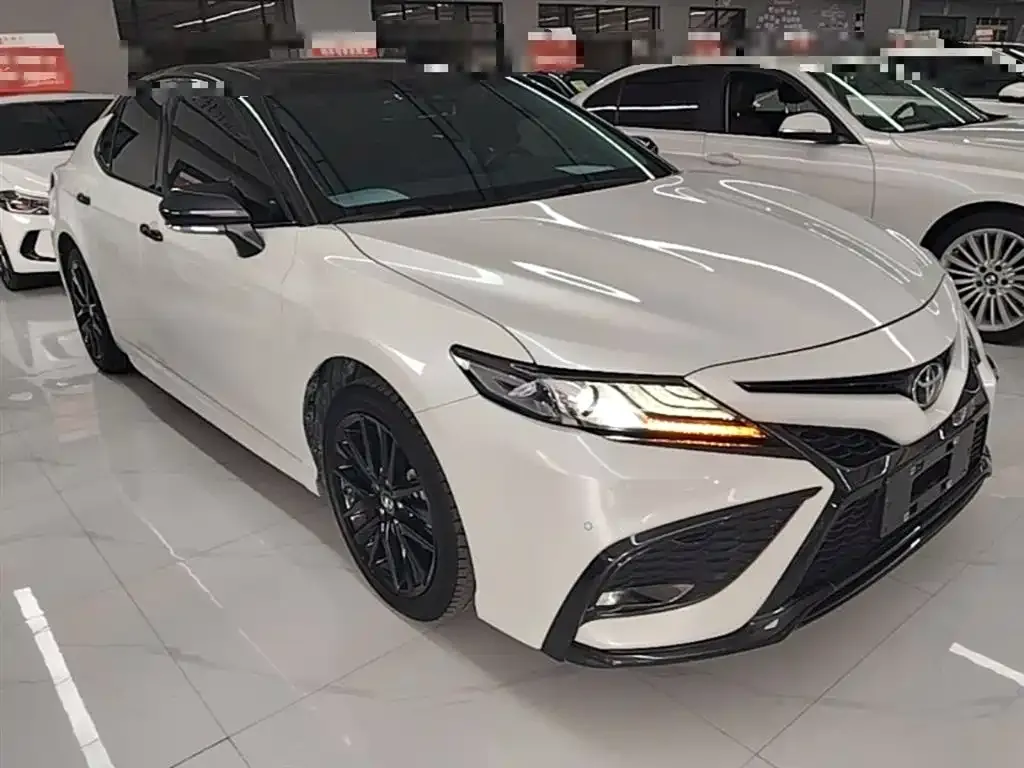Toyota Camry — фото 10