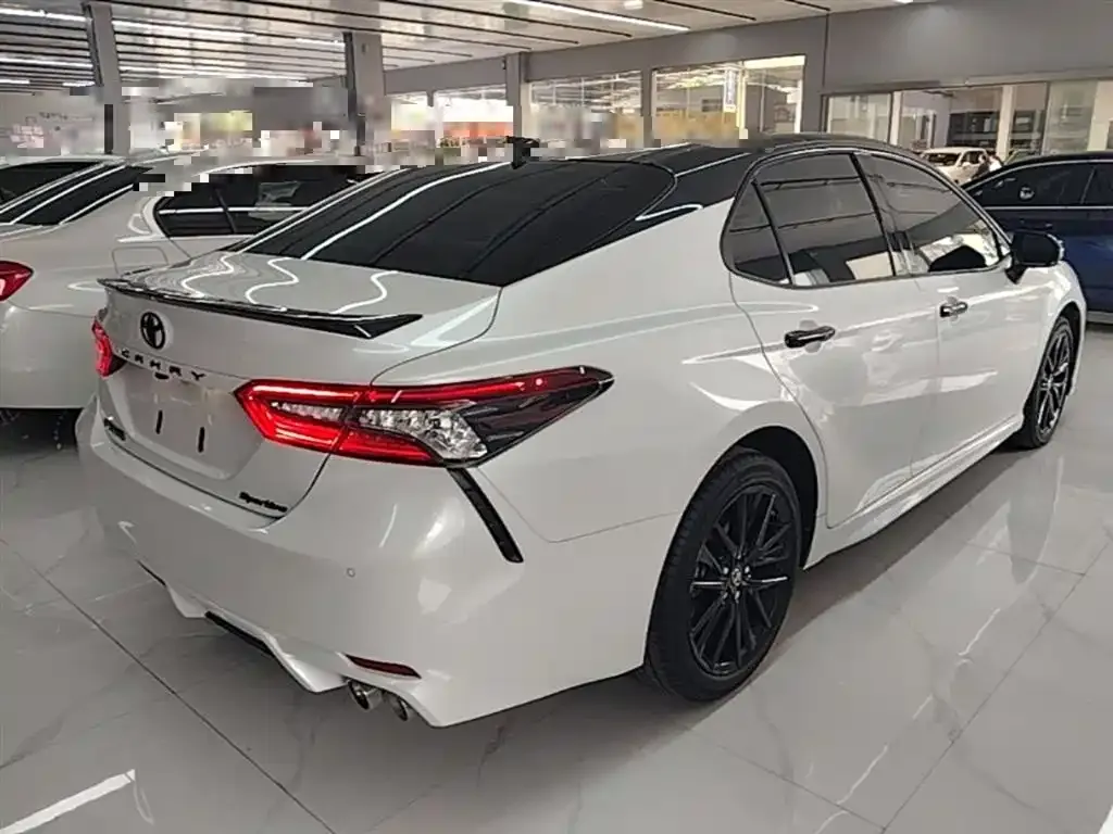 Toyota Camry — фото 3