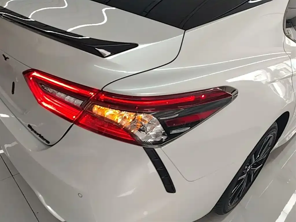 Toyota Camry — фото 9