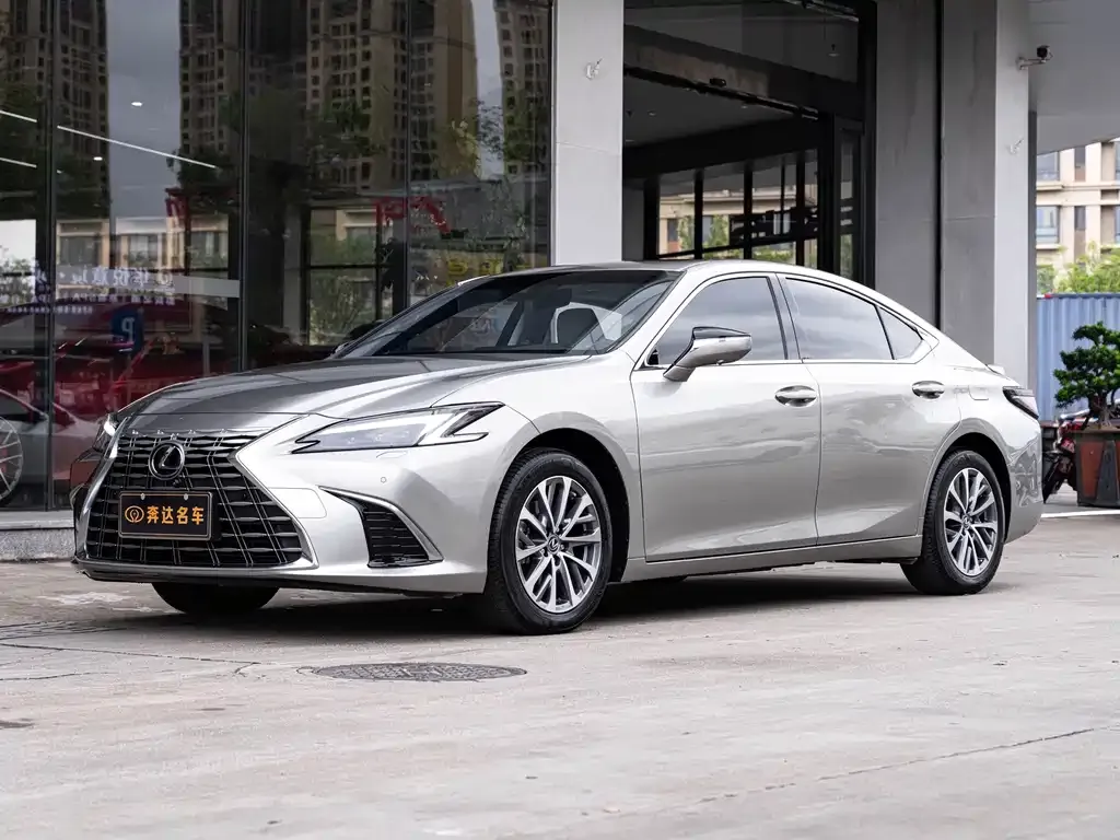 Lexus ES — фото 1