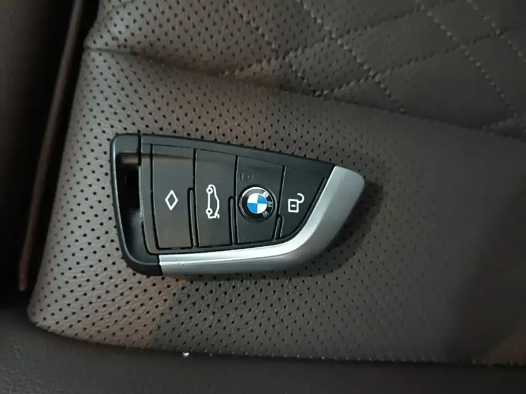 BMW X3 — фото 8