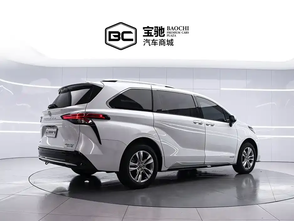 Toyota Sienna — фото 10