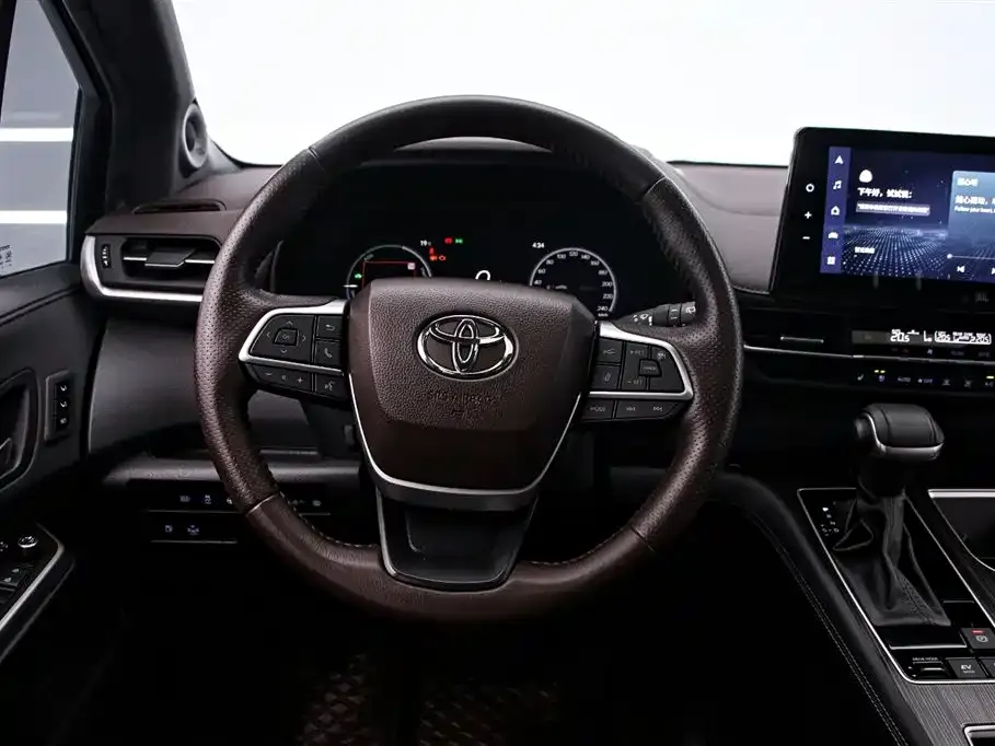 Toyota Sienna — фото 8