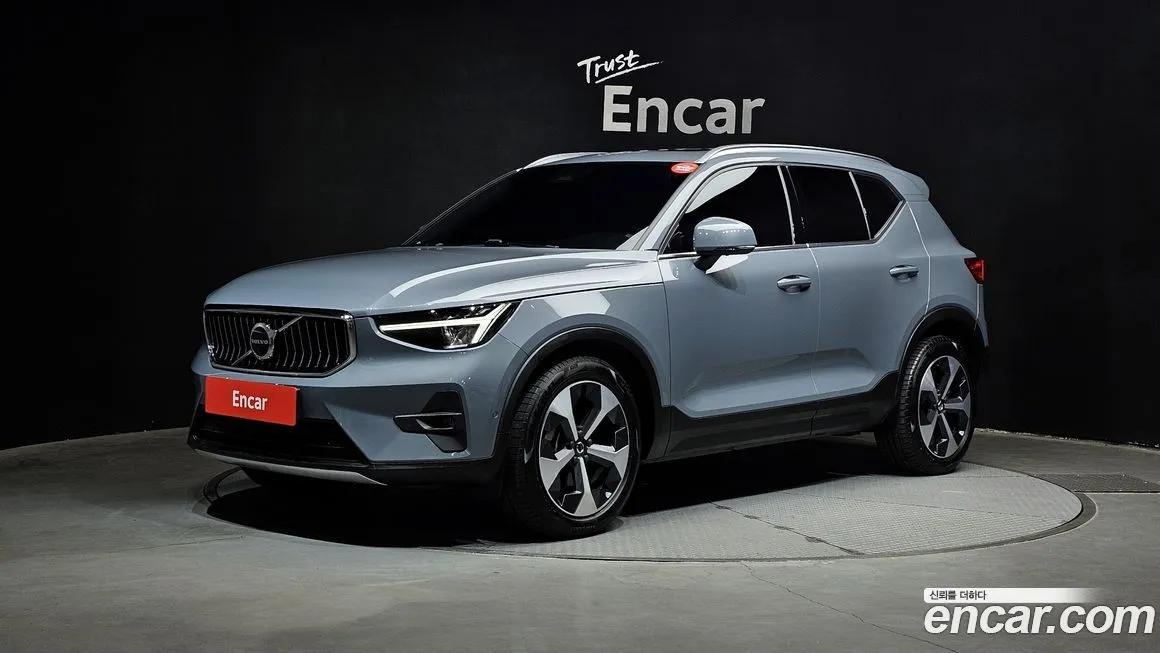 Volvo XC40 — фото 1