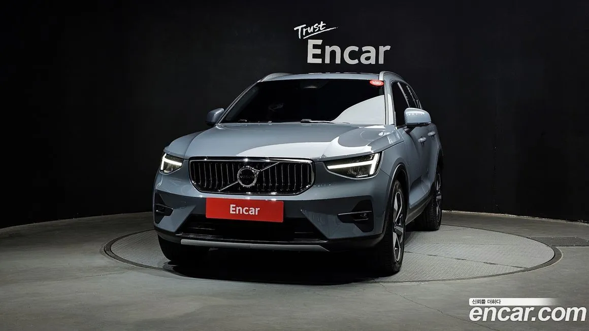 Volvo XC40 — фото 8