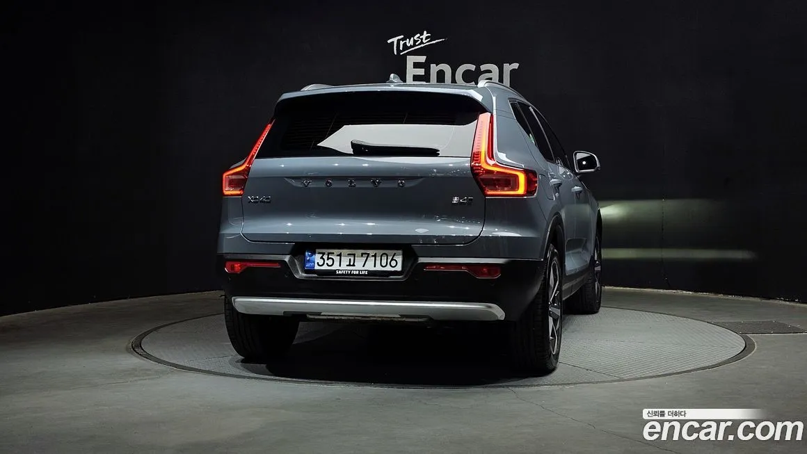Volvo XC40 — фото 9
