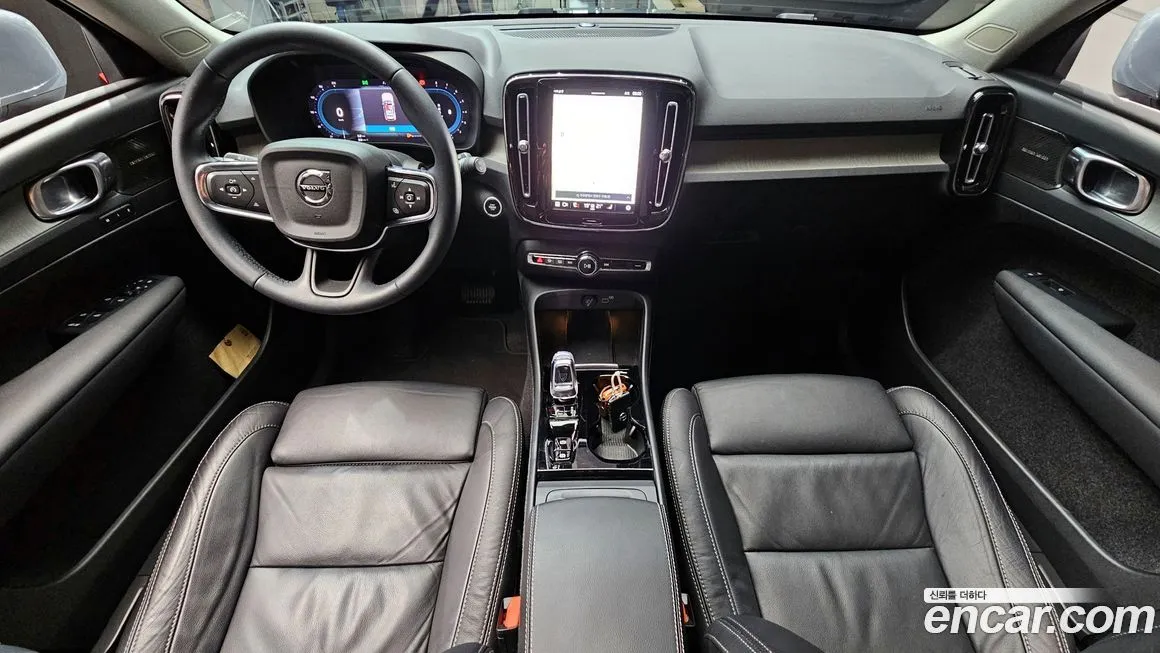 Volvo XC40 — фото 4