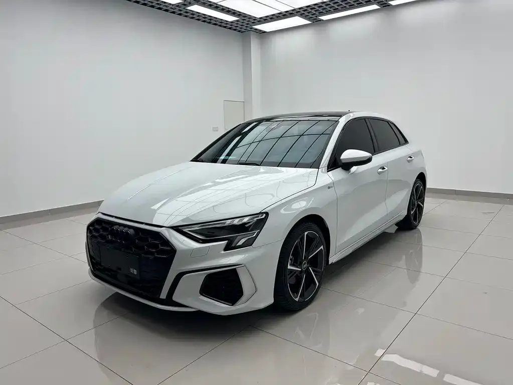 Audi A3 — фото 1