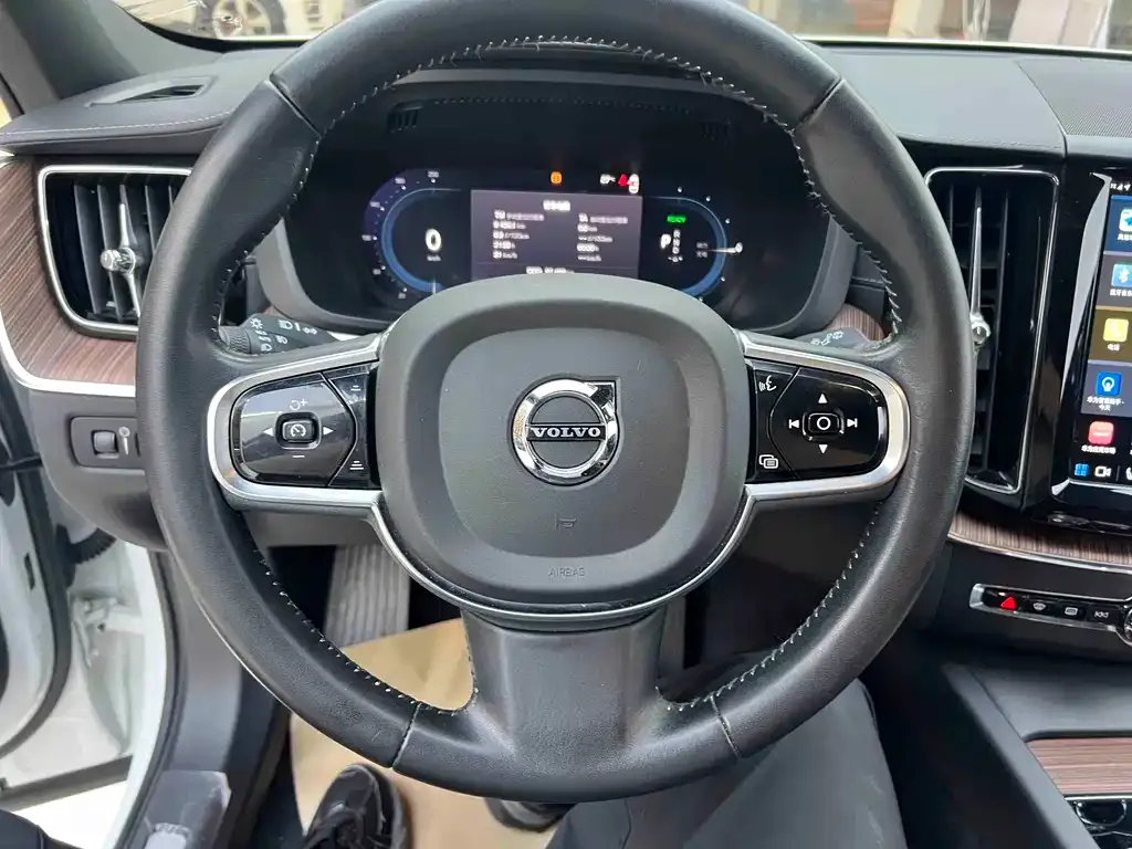 Volvo XC60 PHEV 2022 из CN, фото 5