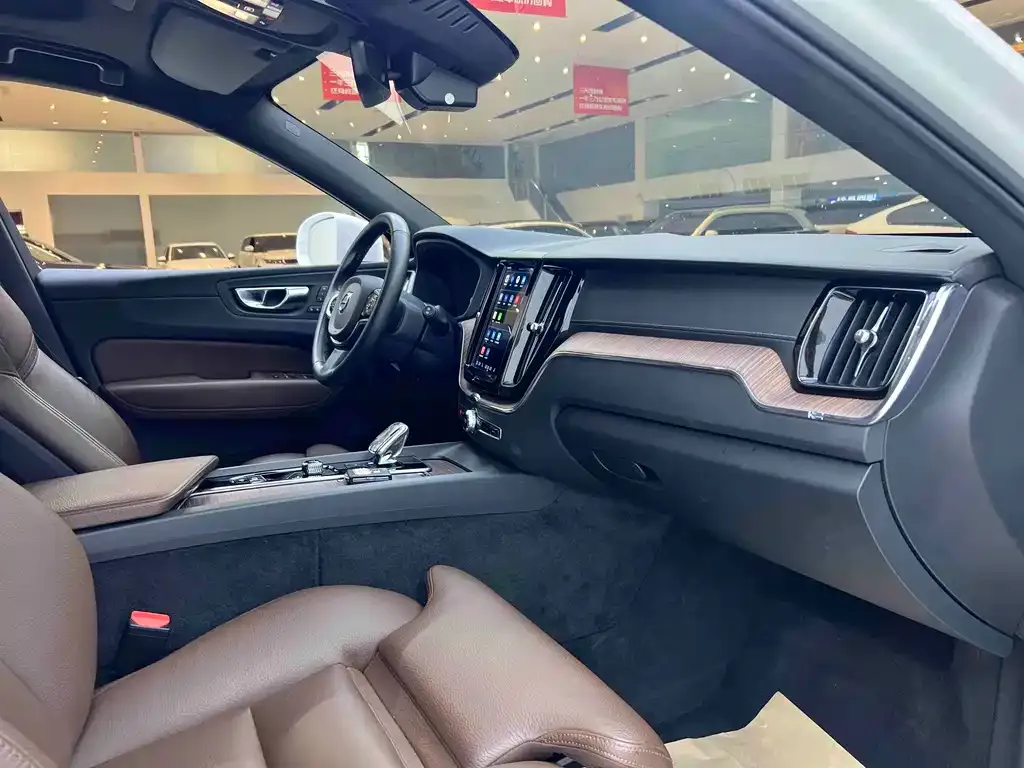 Volvo XC60 PHEV 2022 из CN, фото 9