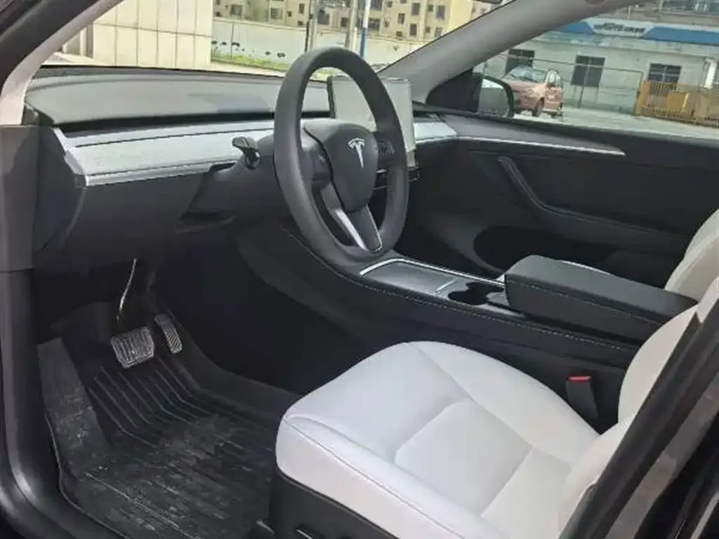 Tesla Model Y — фото 4