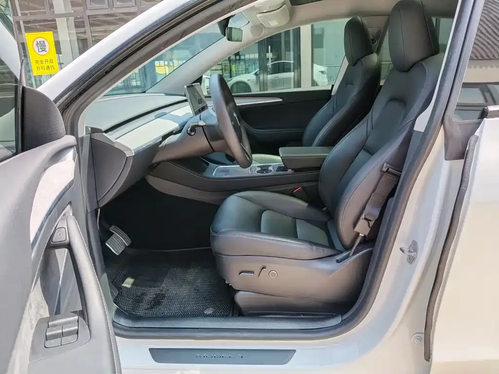 Tesla Model Y — фото 9