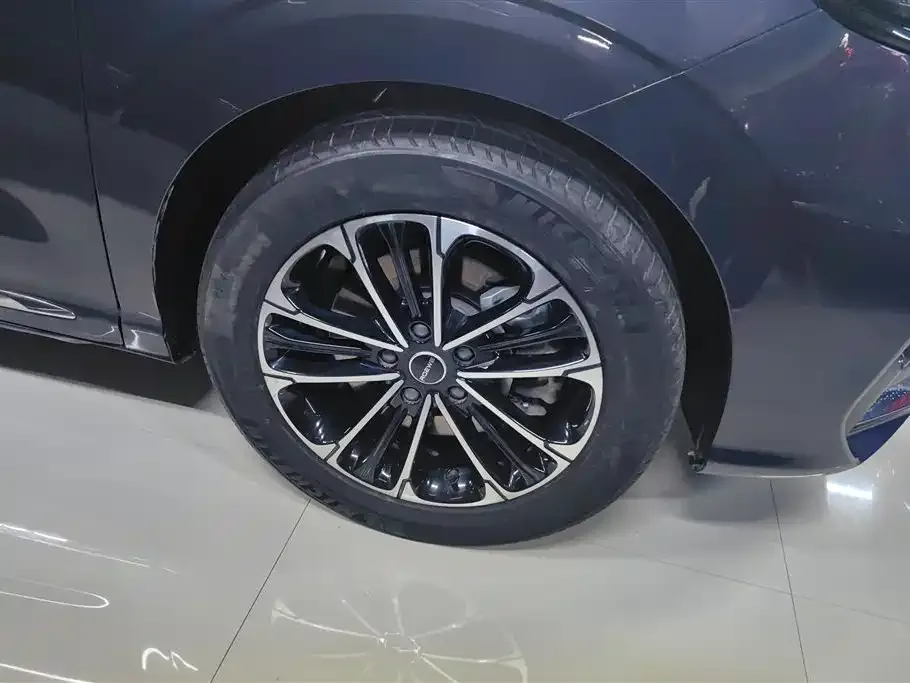 Roewe iMAX8 — фото 4