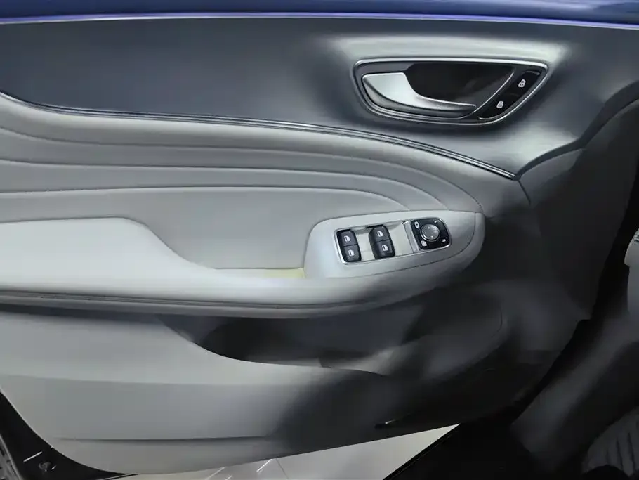 Roewe iMAX8 — фото 2