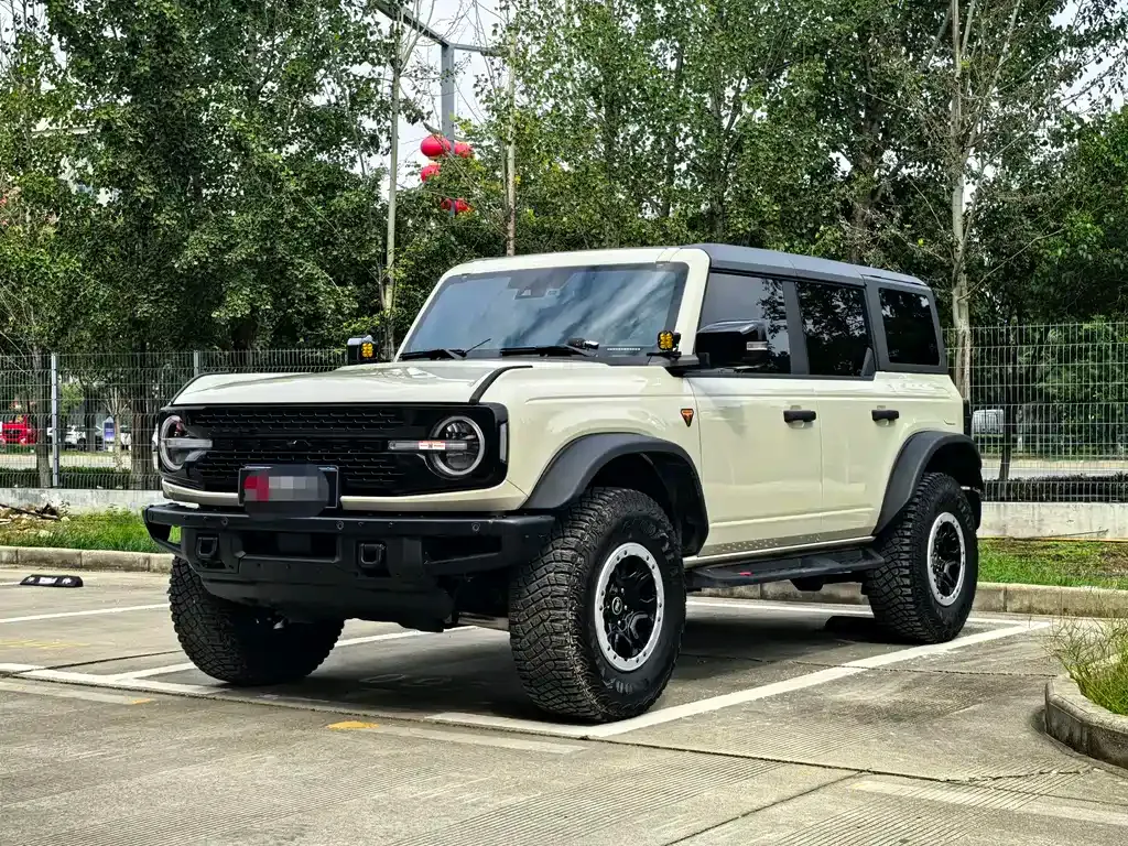 Ford Bronco — фото 1