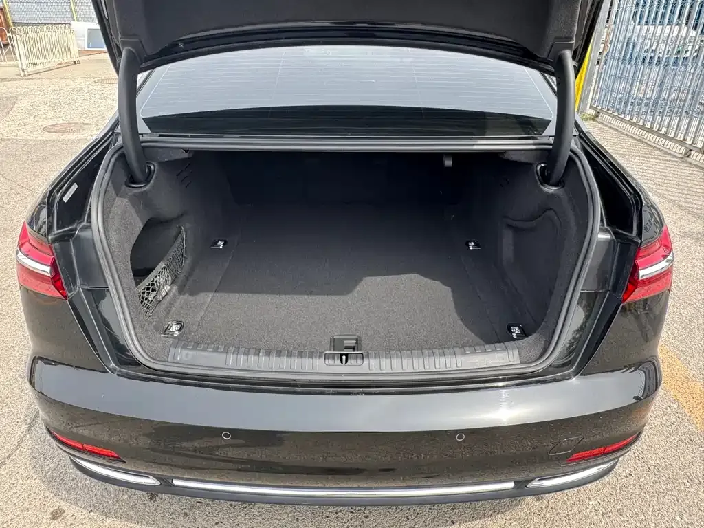 Audi A6L 2022 из CN, фото 8