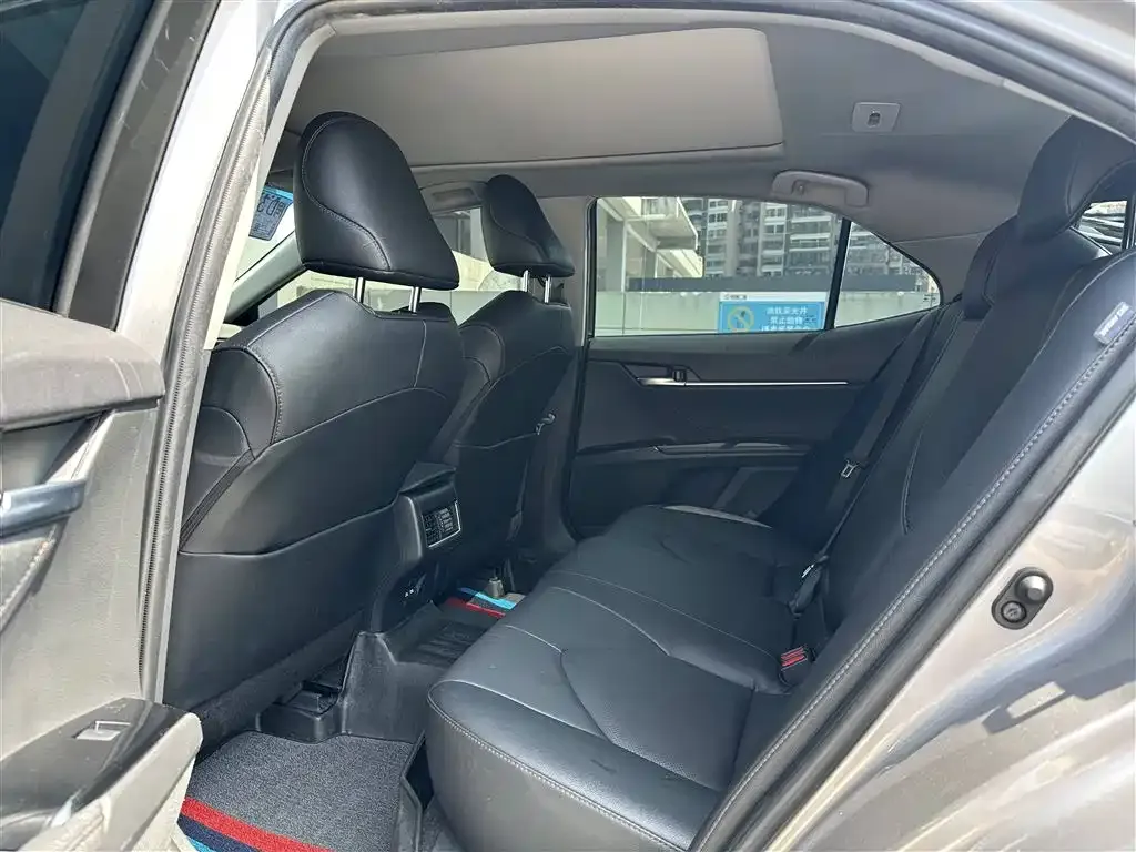 Toyota Camry 2023 из CN, фото 2